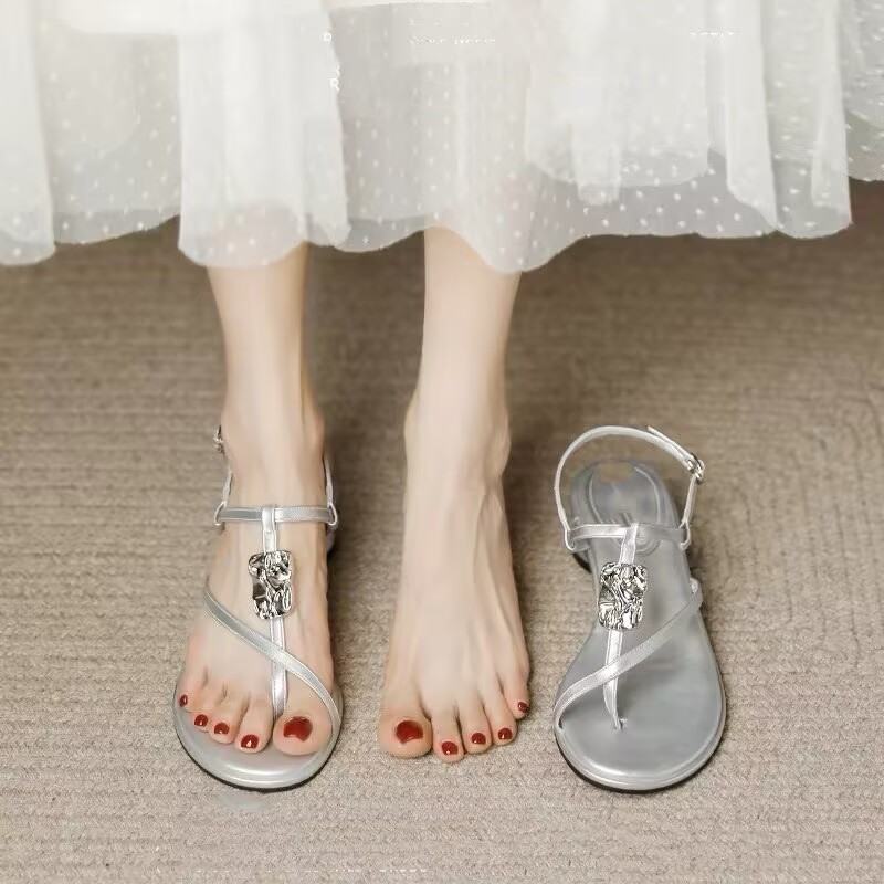 Women Minimalist Crumpled Metal Decor Thong Flat Sandals