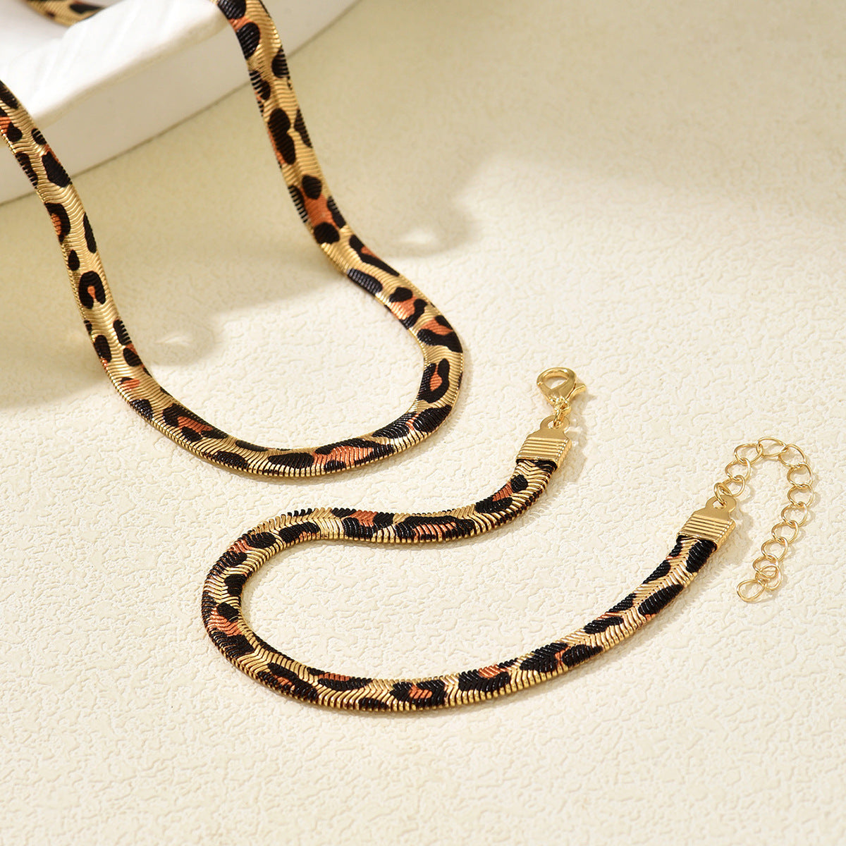 Bestselling Cross-Border Jewelry Set For Women, Unique Leopard Print Snake Chain Necklace & Niche Matching Bracelet, Elegant Versatile Fashion Jewelry Wholesale