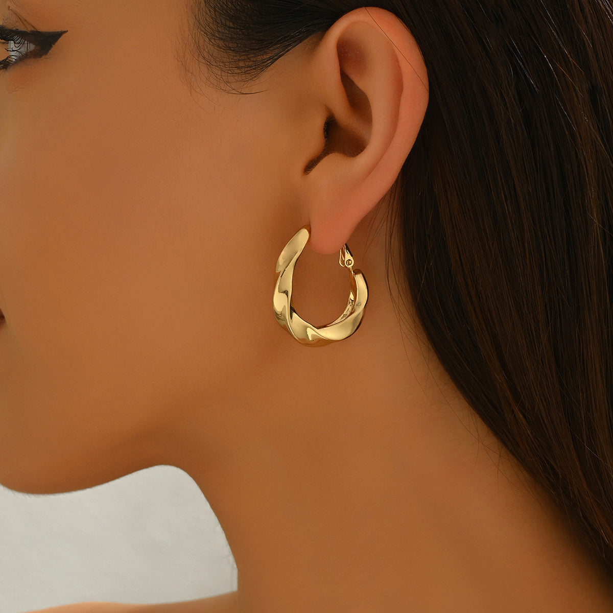 Best Selling Cross-border European American Women Stud Earrings, Geometric Twisted Smooth Electroplated Metal Design, Versatile Fashion Daily Ear Jewelry For Ladies