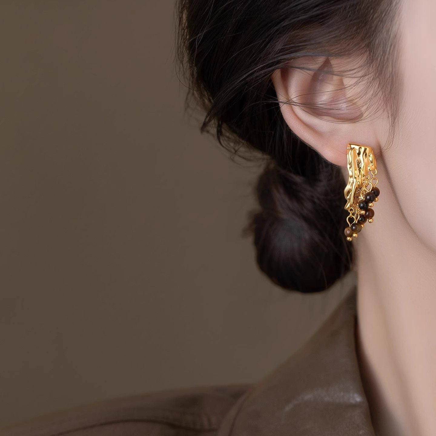 Vintage Wrinkled Grape Cluster Drop Earrings For Women, Niche Textured Tassel Stud Earrings Unique High-End Fashion Ear Jewelry