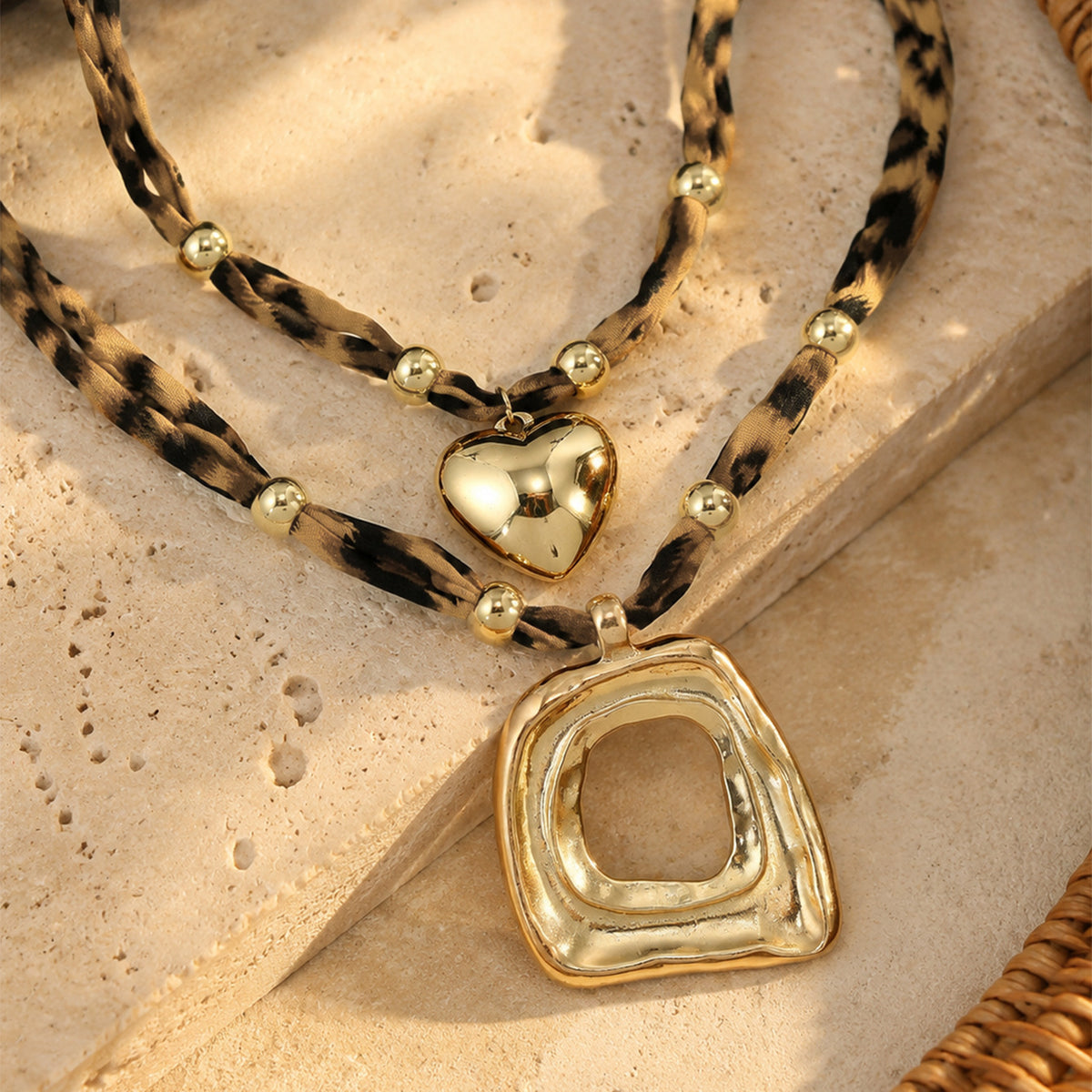 Women Vintage Leopard Print Choker Necklace,Spiral Heart Ring Pendant Fashion Costume Accessories For Daily Party Occasion