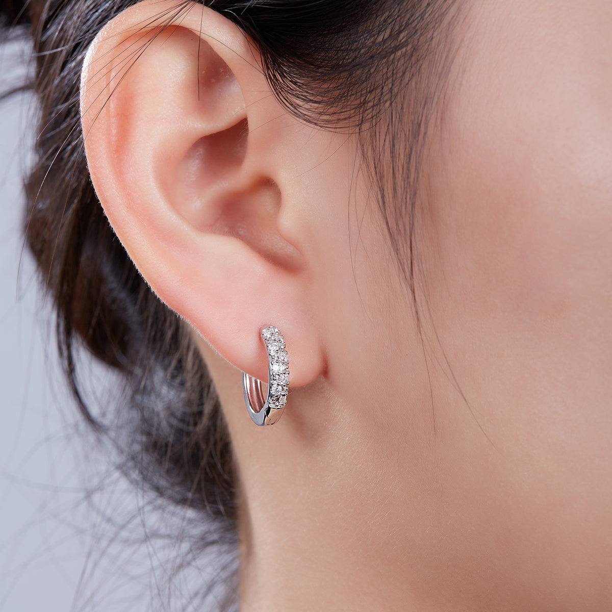 2.9g S925 Sterling Silver 15mm Moissanite Hoop Earrings  16 Stone Pave Huggie Hoops With GRA Certificate, Platinum Plated Jewelry Gift Box Set For Women