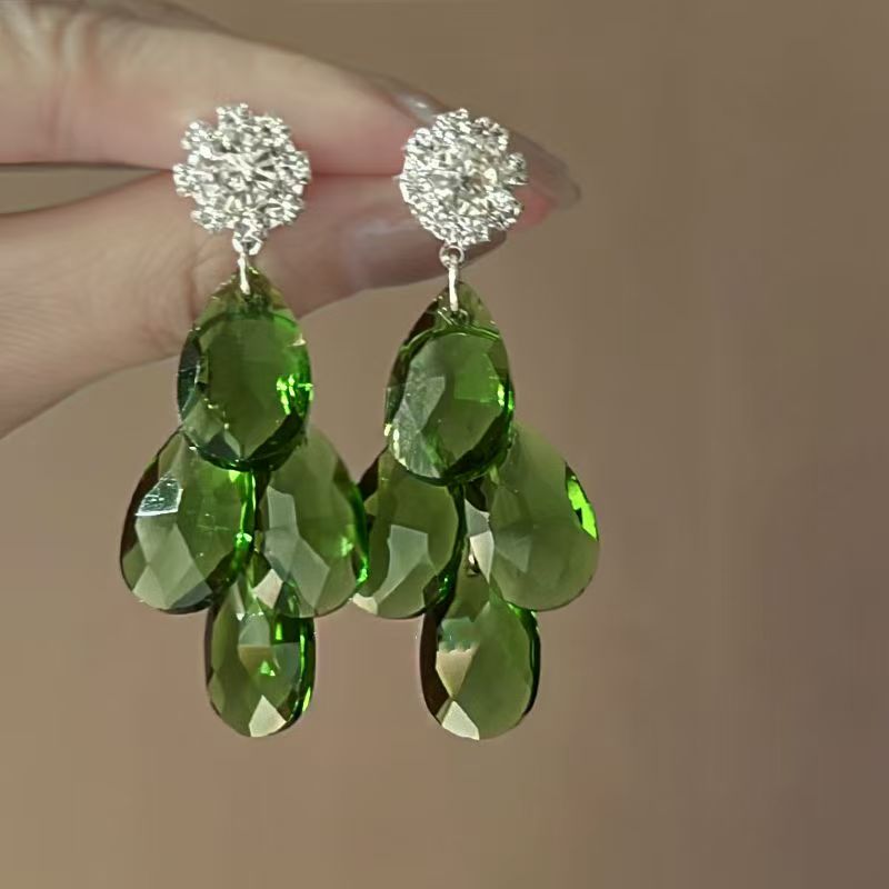 2026 New Niche High-End Long Green Beaded Dangle Earrings For Women, Elegant Fashion Delicate Designer Ear Jewelry