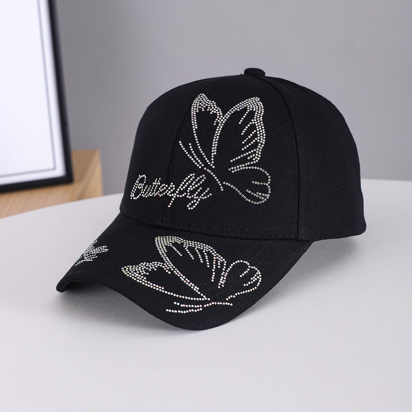 The New Men's And Women's Three-dimensional Rhinestone Butterfly Letter Decorative Versatile Baseball Cap Is Suitable For Daily Outings On Campus.