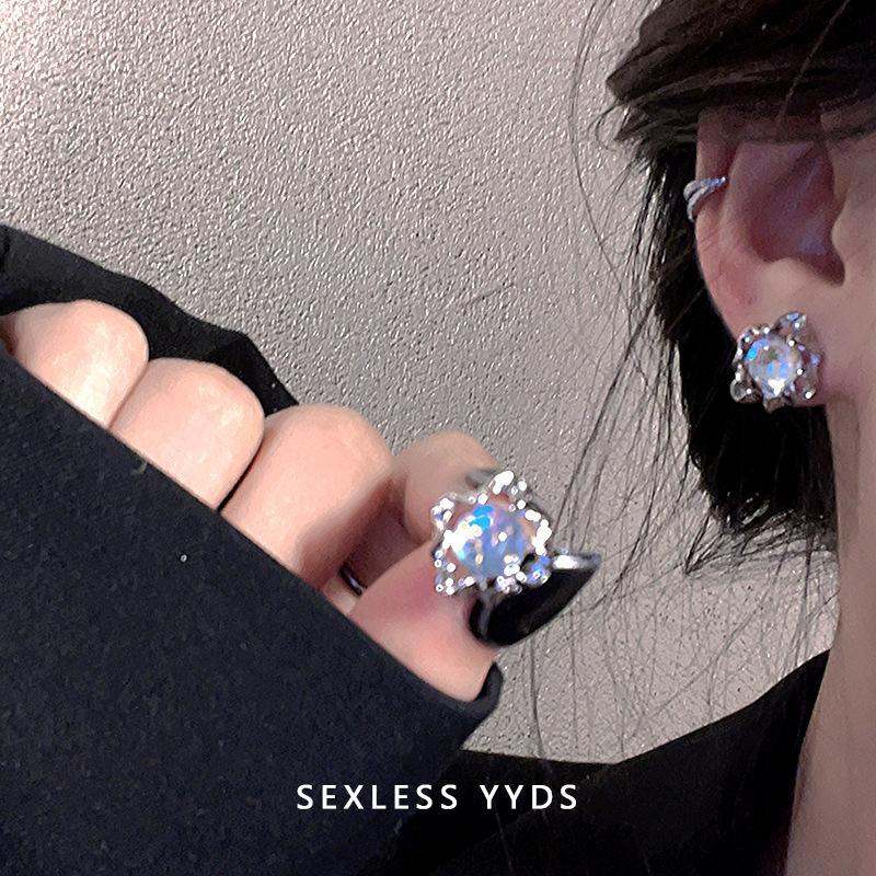 2026 New Japanese Korean Niche Design Moonstone Stud Earrings For Women, Trendy Cold Minimalist Style Light Luxury High-End Fashion Ear Jewelry