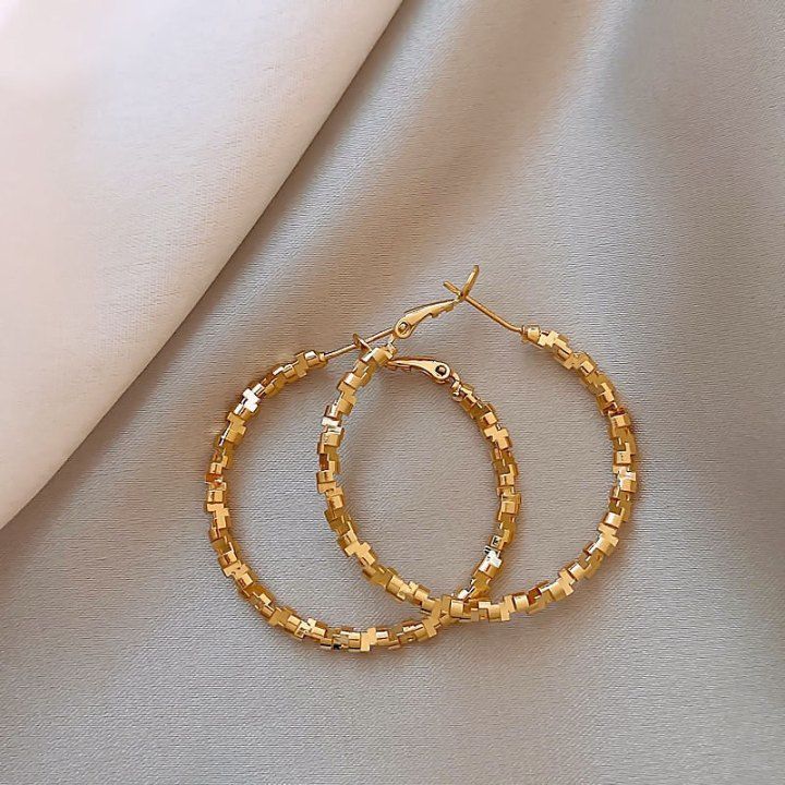 Elegant Vintage Gold Hoop Earrings Women 2026 New Trendy Minimalist Jewelry Gift