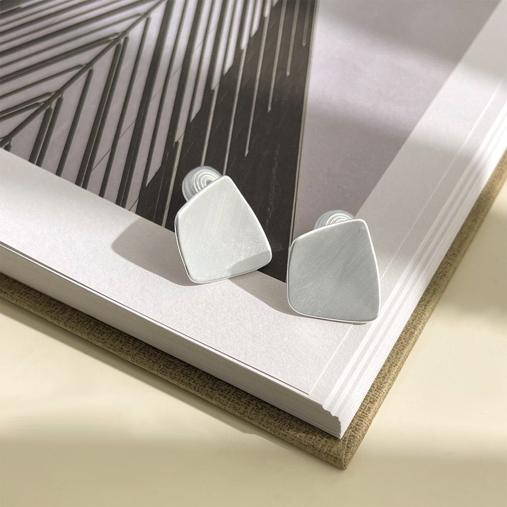 French Brushed Metal Ear Clips Women No Piercing Coil Earrings Versatile Fashion Commute