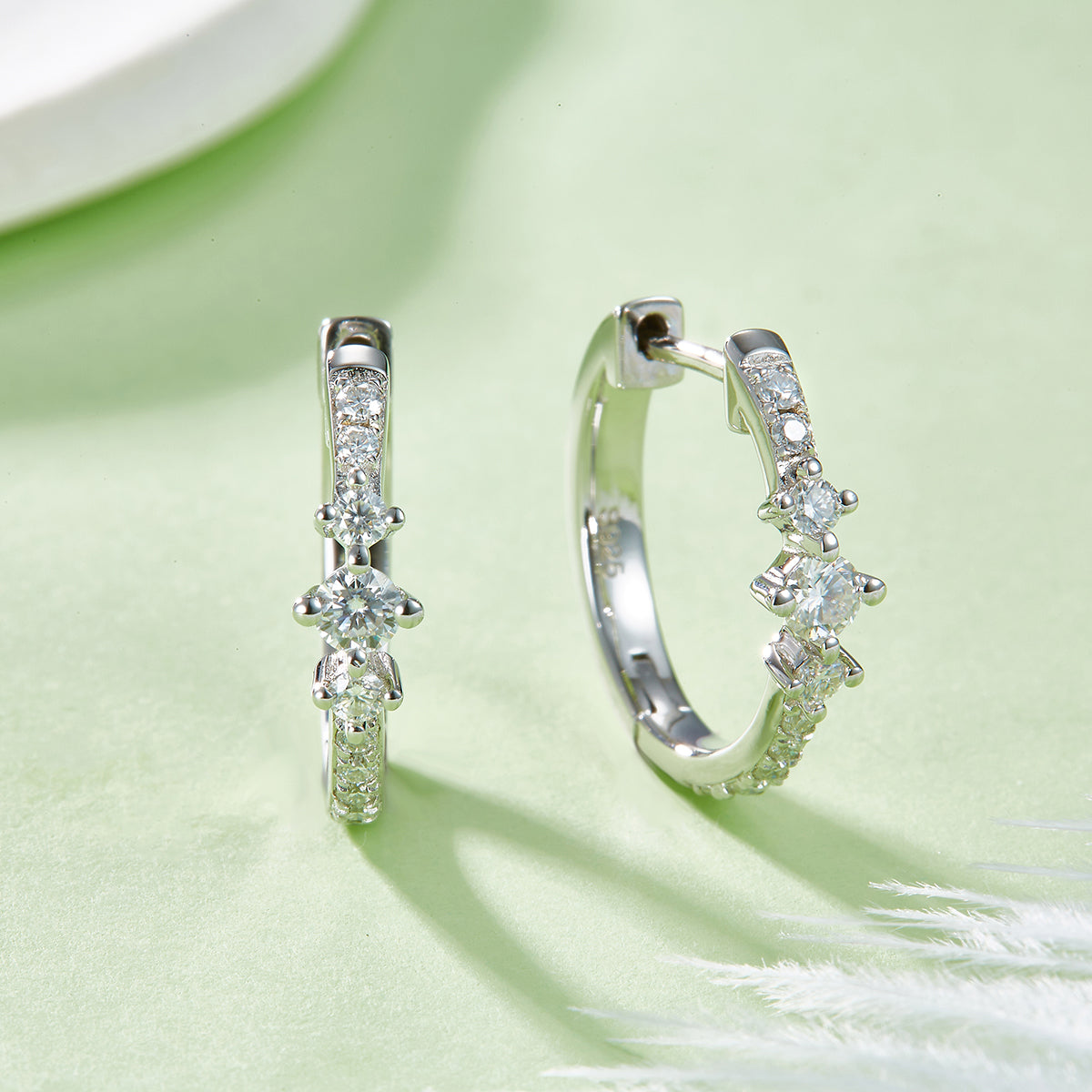3.3g S925 Sterling Silver 0.52CT Moissanite Huggie Hoop Earrings  16.5mm Minimalist 3-Stone Dangle With GRA Certificate, Platinum Plated Jewelry Gift Box Set For Women