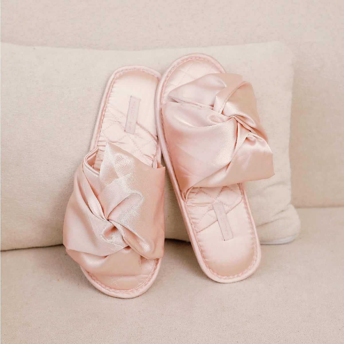 Bow-knot Fabric Indoor Slippers Non-slip With Soft Soles For Home Use