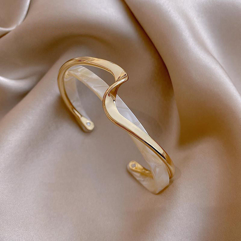 Light-luxury Panel Curved Metal-textured Korean-style Trendy Social Media Worthy Jewelry
