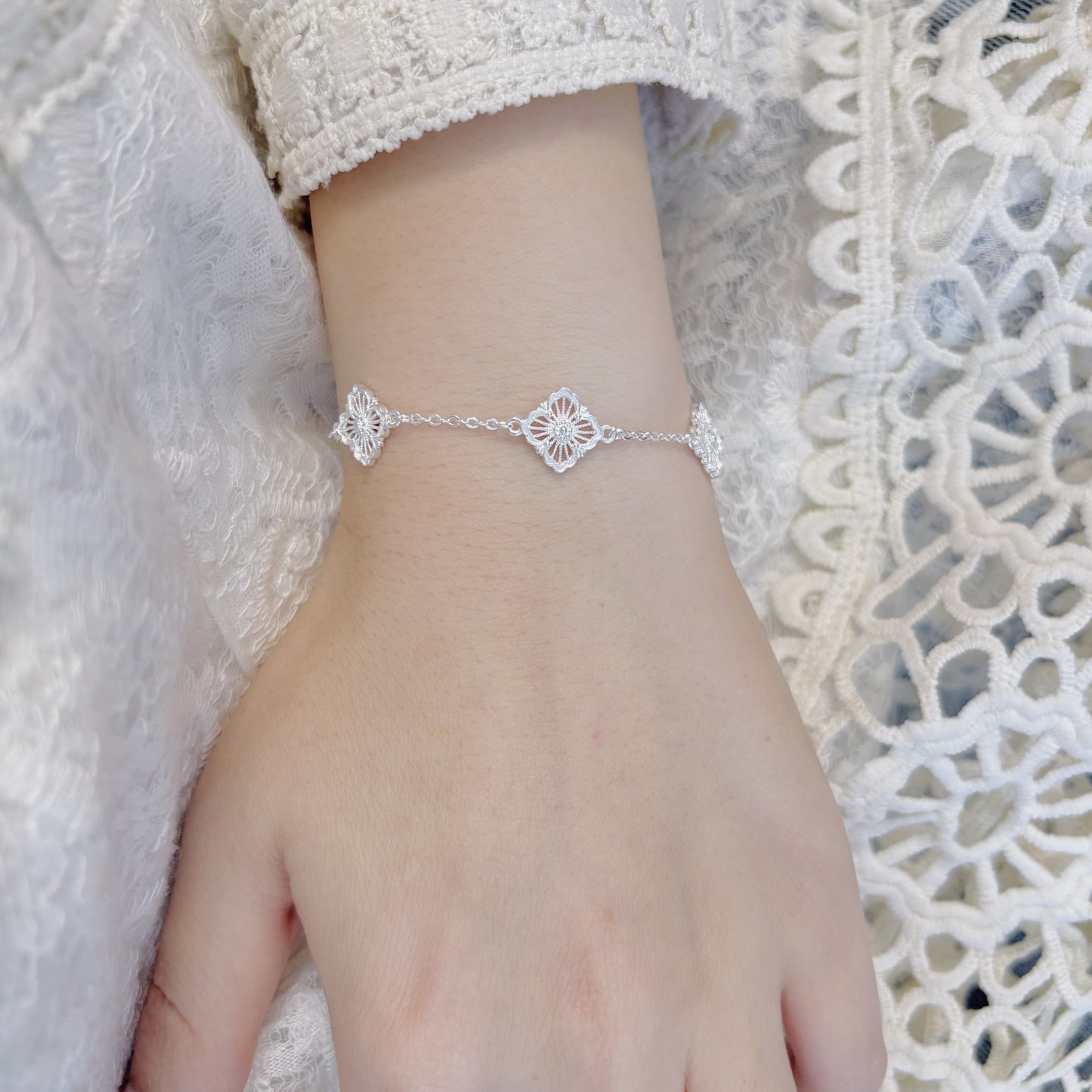 1pc 999 Sterling Silver Hollow Flower Charm Bracelet, Retro Minimalist Style, Perfect For Daily Wear And Valentine's Gift