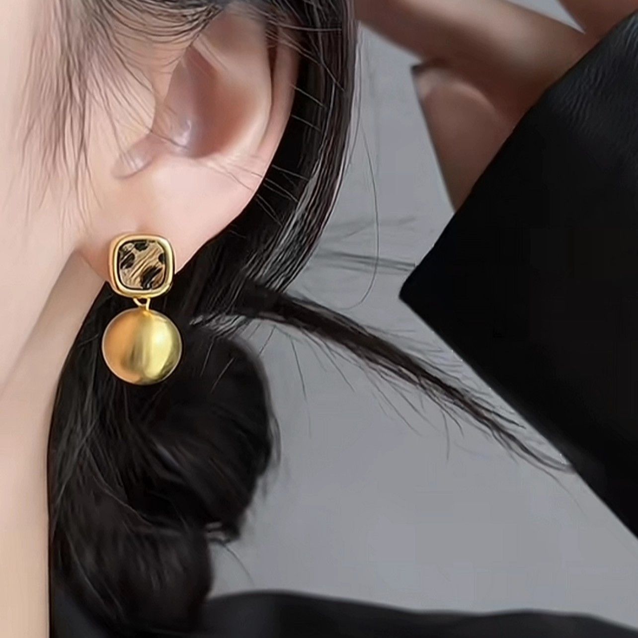 French Style Golden Leopard Print Beaded Drop & Stud Earrings, Minimalist Stylish Accessories For Round Faces