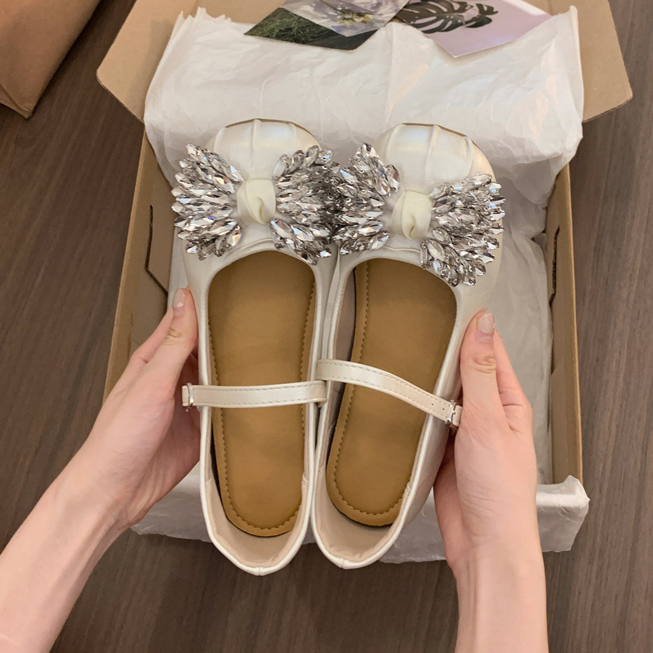 In Stock Women's Mary Jane Flats With Rhinestone Bows, 2026 New Spring Summer Gentle Evening Style Shallow Mouth Soft Sole Leather Shoes