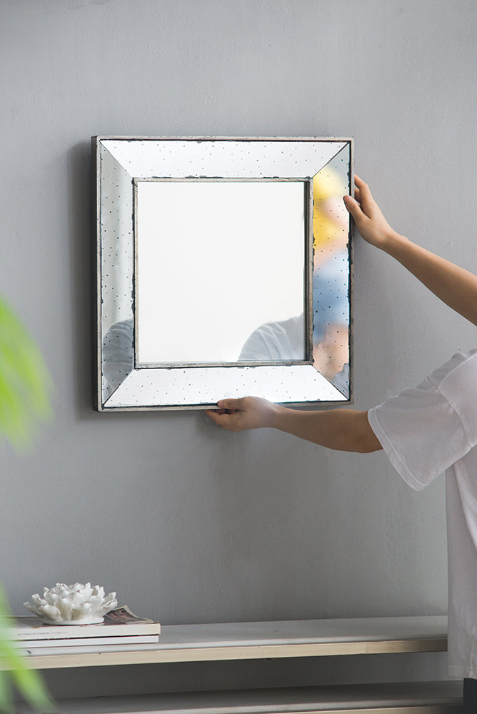 18  X 18  Distressed Silver Square Accent Mirror  Traditional Style Framed Wall Mirror For Living Room  Entryway  Office  Bedroom  Hallway