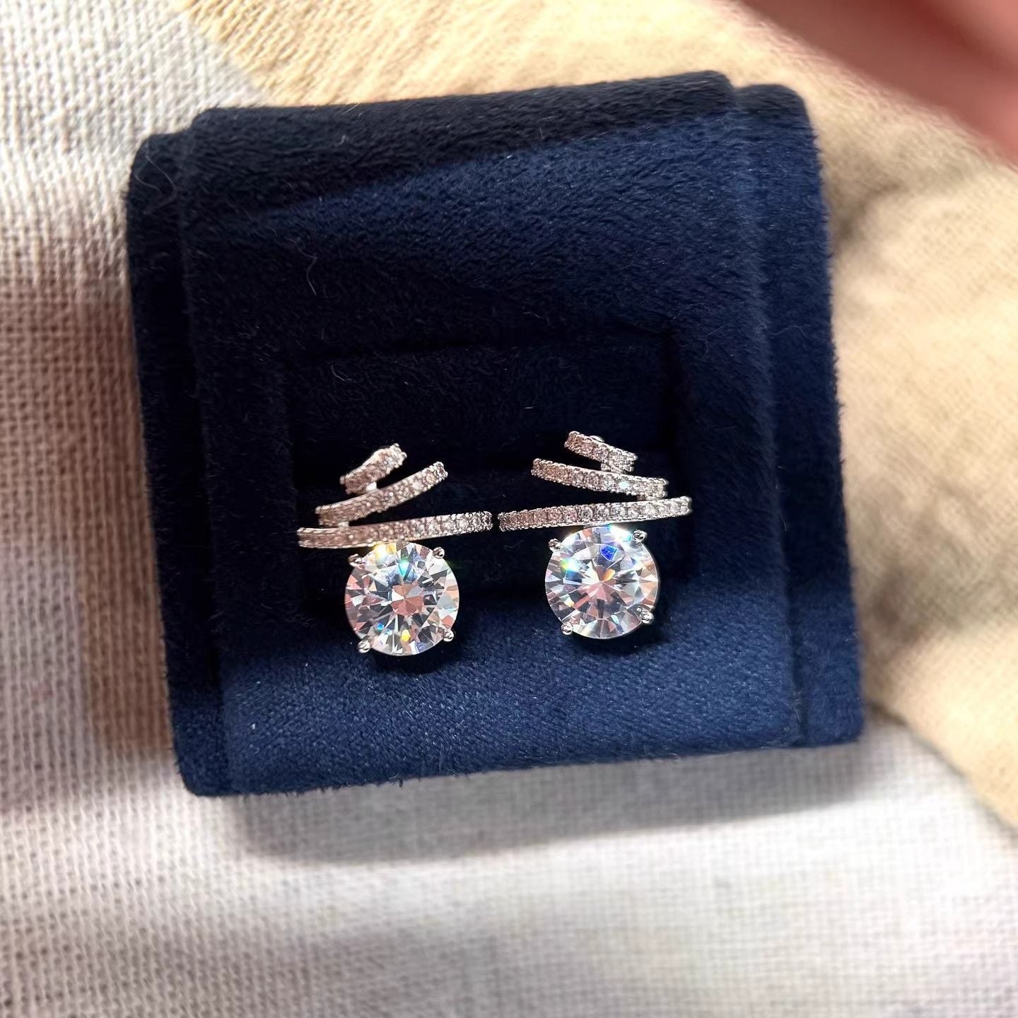 2026 New Light Luxury Sparkling Rhinestone Meteor Stud Earrings For Women, Niche Designer High-End Exquisite Elegant Unique Ear Jewelry