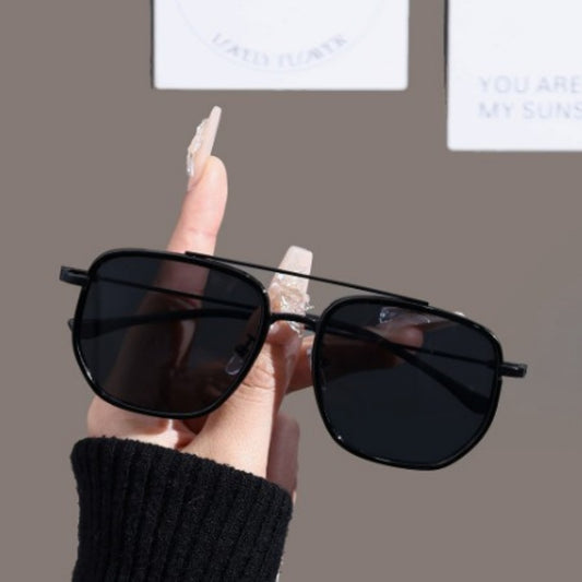Fashionable Oversized Metal Sunglasses With A Premium Feel