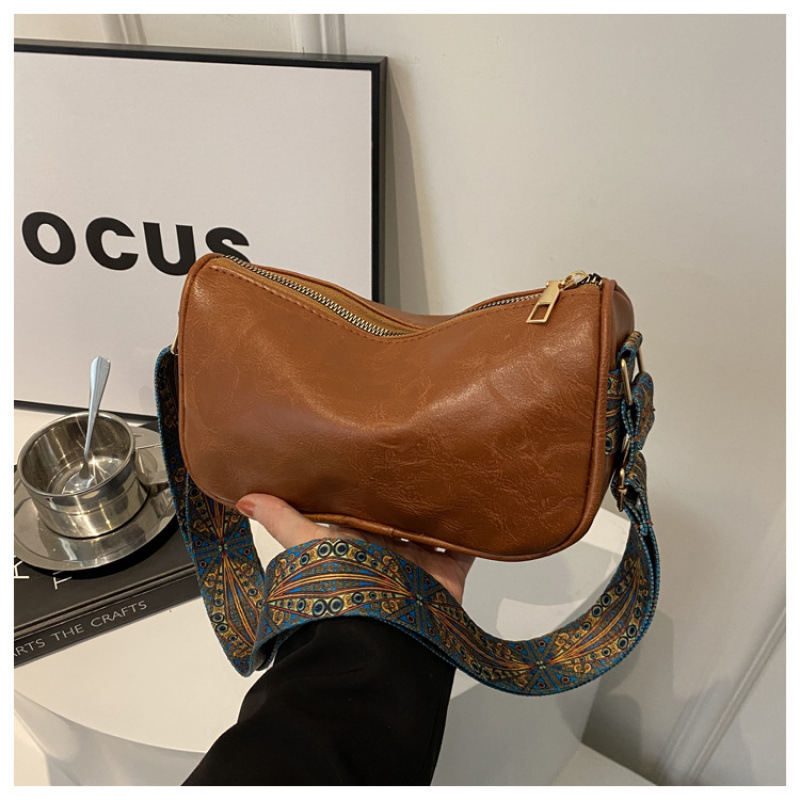 Niche Design Versatile Wide Strap Crossbody Bag For Women, New Vintage Fashion Single Shoulder Boston Pillow Handbag