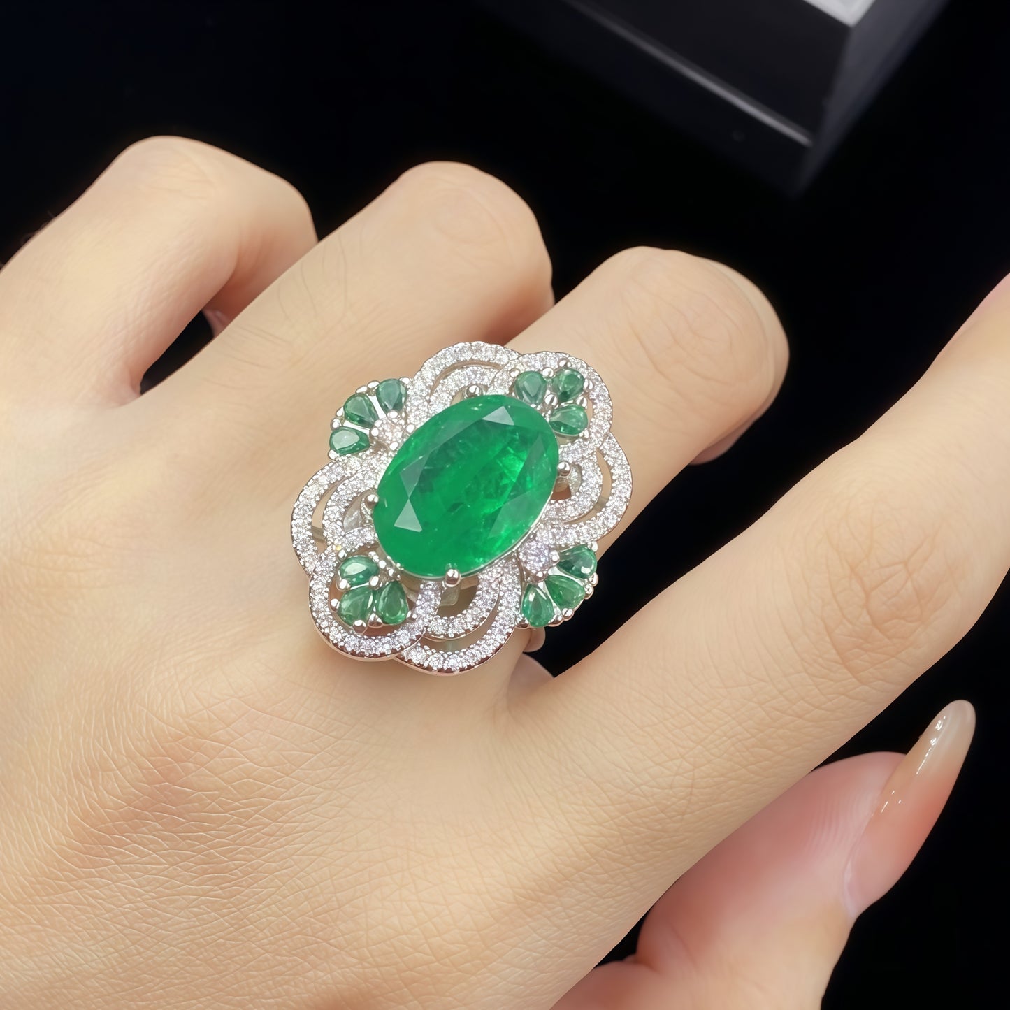 Oval Cabochon Green Gem Mixed Emerald & White Crystal Filigree Open Adjustable Cocktail Ring For Women, Copper Silver Plated Antique Hollow Floral Wedding Banquet Statement Jewelry Gift