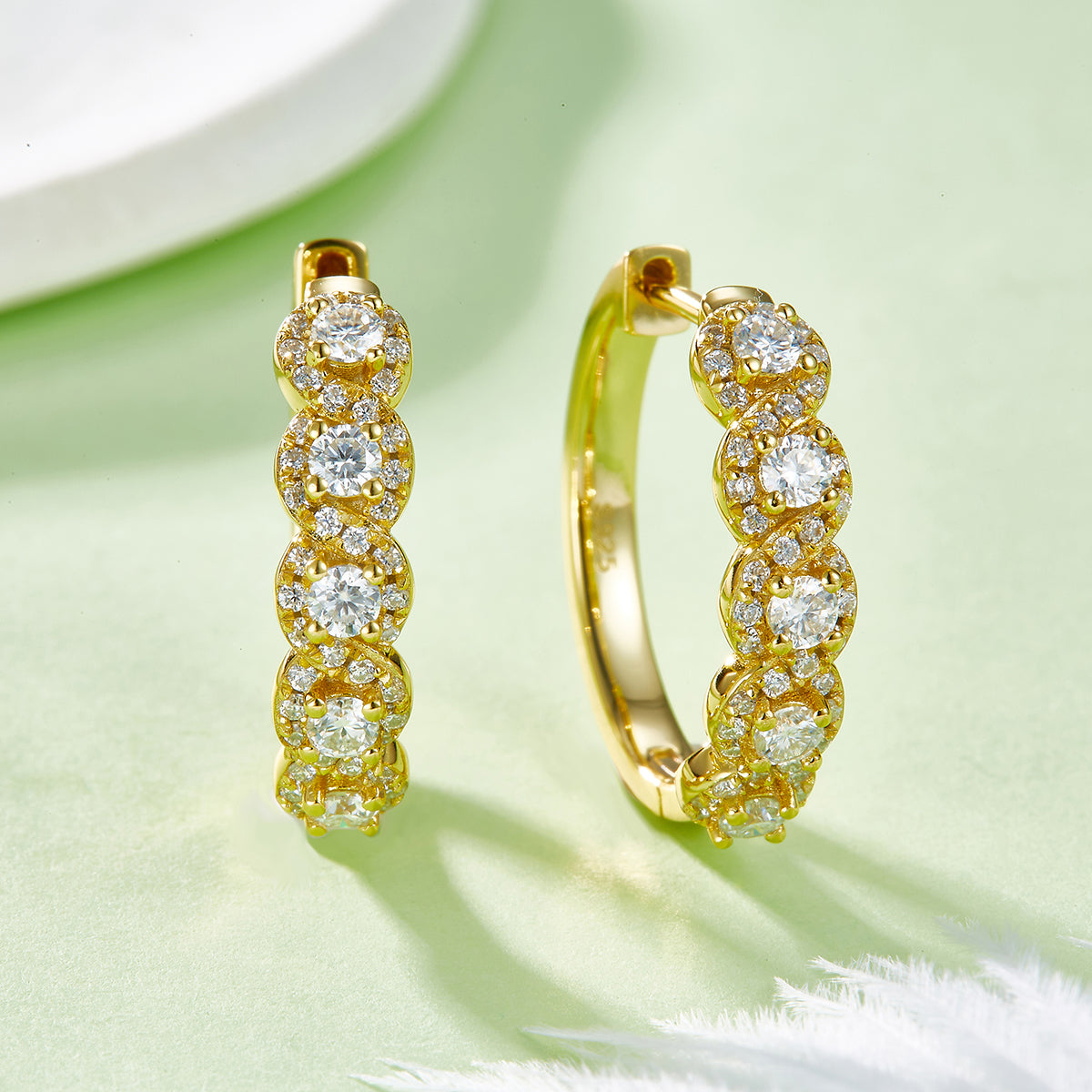 5.8g S925 Sterling Silver 20mm Scalloped Edge Hoop Earrings  2.5mm Moissanite Pave Huggie Hoops With GRA Certificate, Platinum Plated Jewelry Gift Box Set For Women